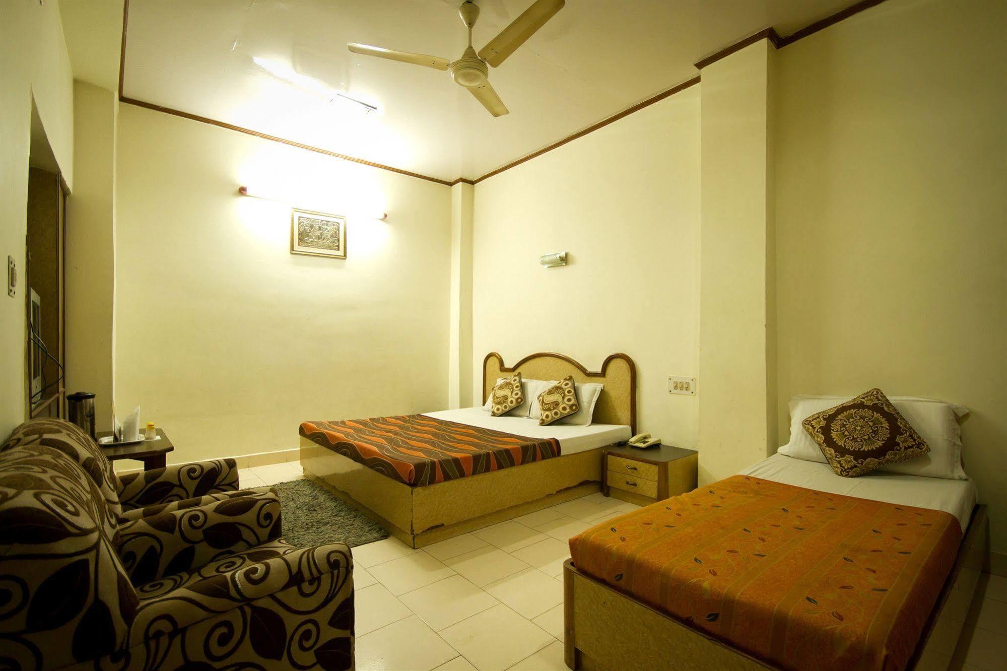 Hotel Woodland Deluxe Neu-Delhi Exterior foto