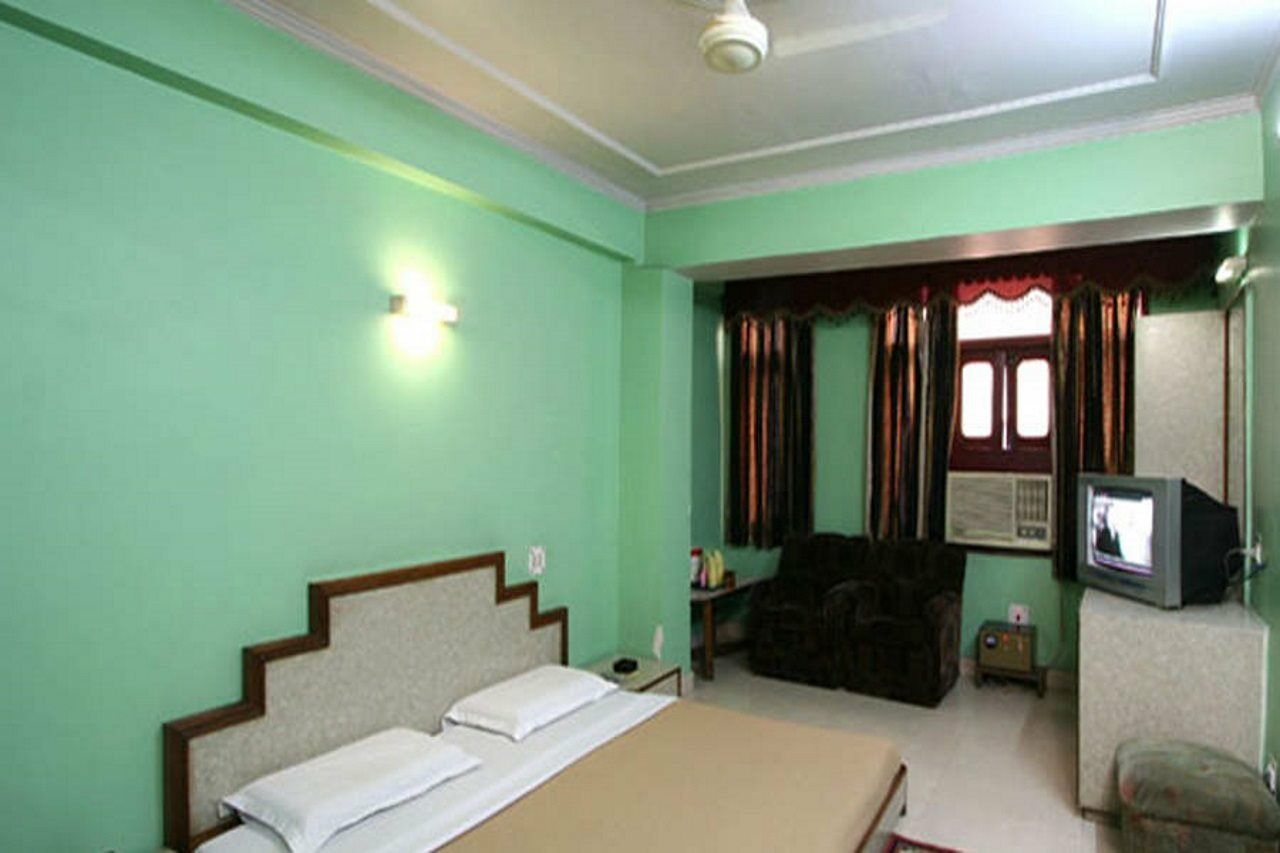 Hotel Woodland Deluxe Neu-Delhi Exterior foto